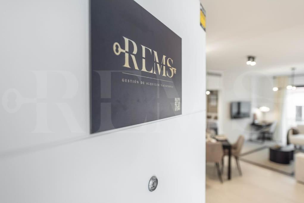 Modern Apartment With Patio & Parking By Rems Málaga Kültér fotó