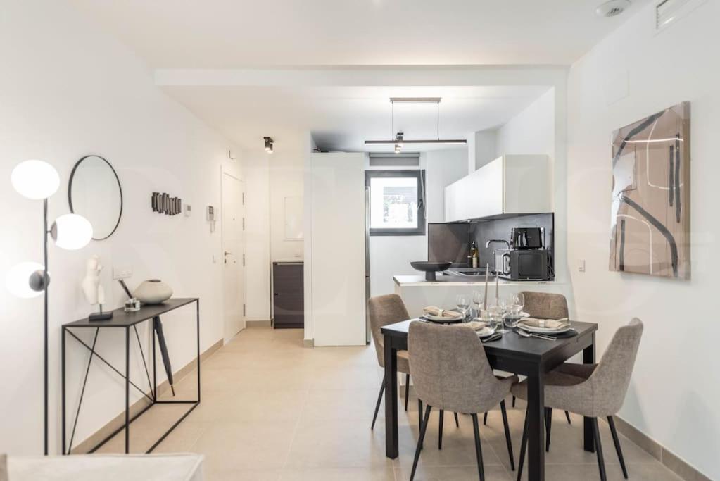 Modern Apartment With Patio & Parking By Rems Málaga Kültér fotó