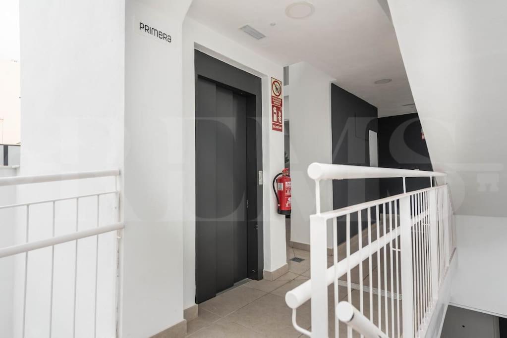 Modern Apartment With Patio & Parking By Rems Málaga Kültér fotó