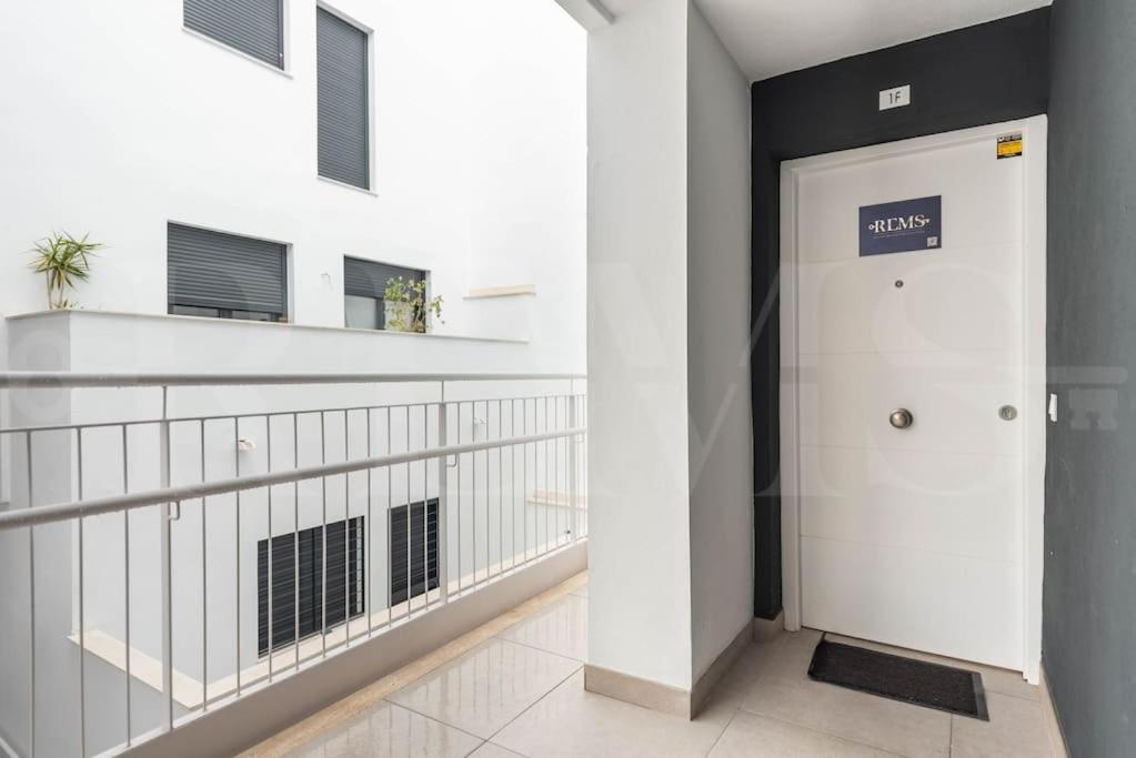 Modern Apartment With Patio & Parking By Rems Málaga Kültér fotó